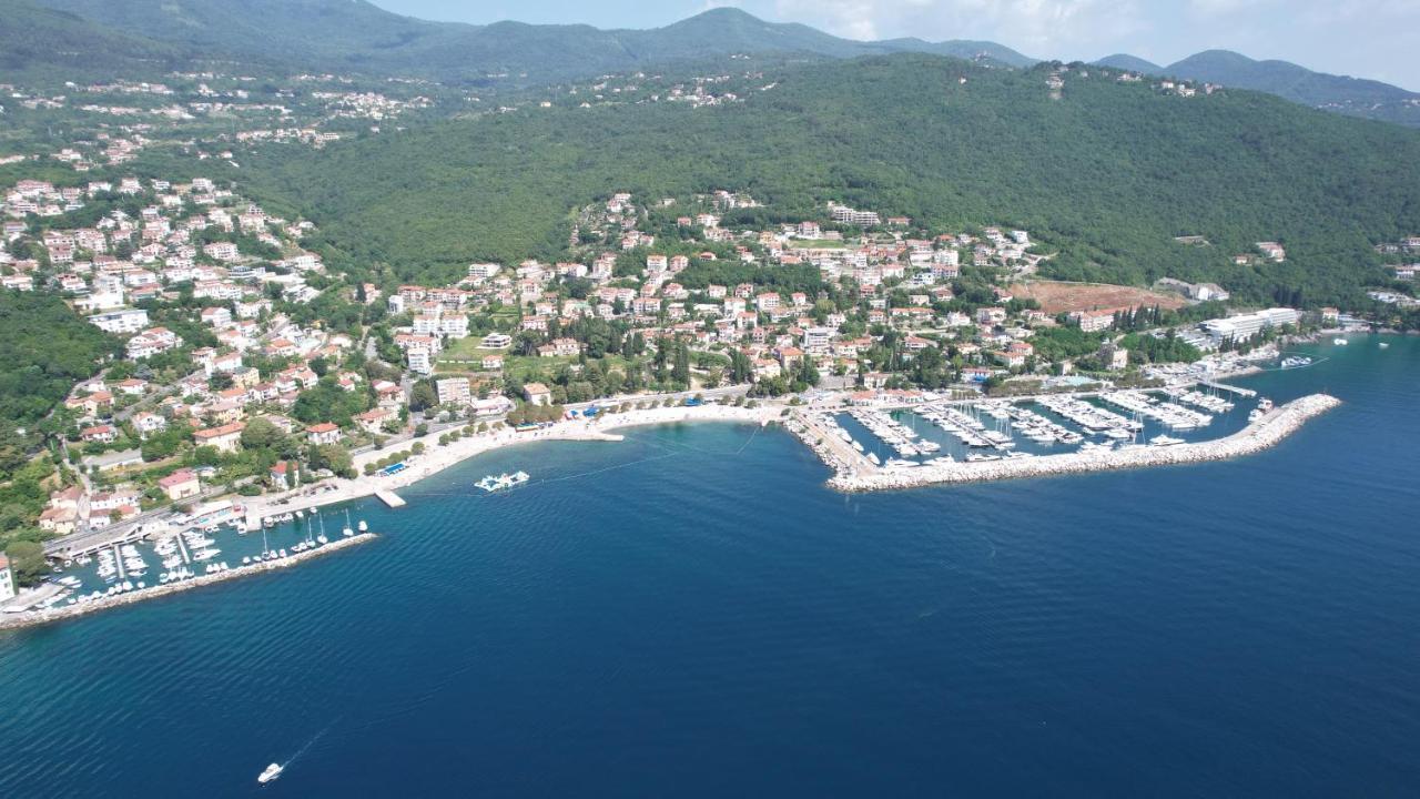 Apartment Peruc With Big Terrace And Beautiful Garden Ičići Esterno foto